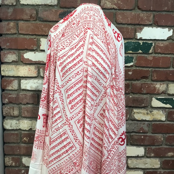 Sir Alistair Rai Karma Viscose Scarf White and Red - Picture 9 of 11